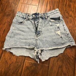 High Rise Light Wash H&M Women’s Size 4 Denim Shorts